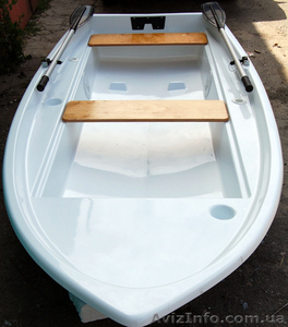 Лодка пластиковая 