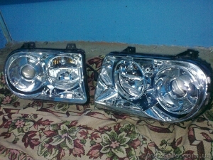 Продам оригинальные фары б/у КСЕНОН на Крайслер 300с #154175