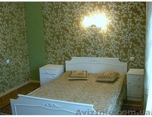 Посуточно в Киеве,  4-х комнатная,  центр,  хозяин без посредников. #167245