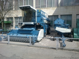 Комбайн зерноуборочный самоходный КЗС-9-1 