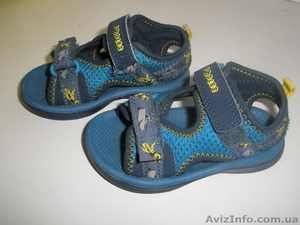 Продам детские босоножки мальчуковые,  р.19-20,  фирмы Clarks б/у #231024