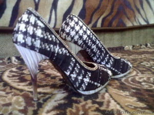 продам туфли на шпильке не дорого,  срочно..одеты один раз,  размер 39-40,  СРОЧНО. #268709