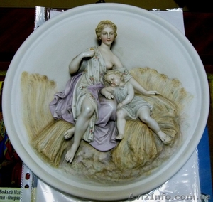 Старинные настенные барельефы 