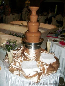 Фруктовое дерево - это красивая композиция из разнообразия сезонных фруктов #371041