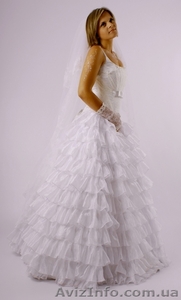 Свадебное платье. Модель коллекции 2011 г. 