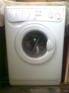 Белая стиральная машина indesit #417475