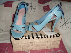 Продам босоножки 