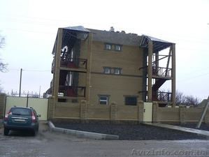 На участке в 20 соток два трёхэтажных дома общей площадью 182, 7м2 и 208, 1м2. #482303