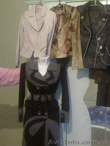 Женская одежда: костюмы,  пиджаки,  брюки,  джинсы,  капри. #533185