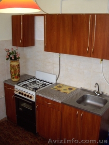 2-х комн. с мебелью в нагорном р-не 3500грн/мес,  удобн. трансп #537836