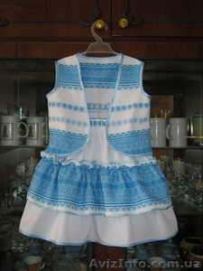 Вышитый костюм для девочки #561383