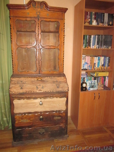 Продам старинный комод, дерево, 1910 года. За информацией обращаться по телефону.  #561639