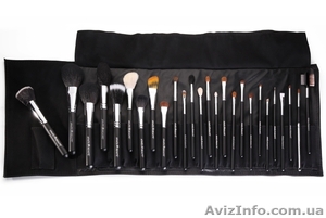 Набор из 26 кистей Armée Beauté в черном чехле #681078