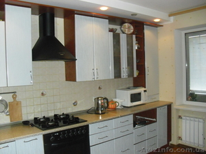 Продаю просторную  3-х ком. кв. в центре #679296