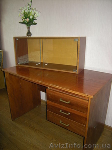 Продам  срочно письменный стол в отличном состоянии,   #700253