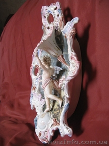 Антикварный сувенир с фигуркой амура из фаянса. #719429