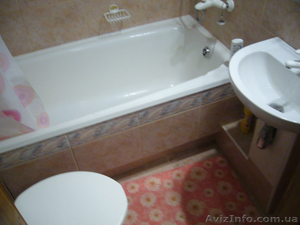 Сдам долгосрочно 2-х комн. квартиру в доме возле метро,  50м #741108