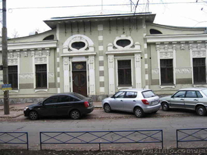 Особняк c участком земли в центре. Площадь здания 450 м. кв. #745306