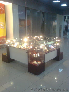 ПРОДАМ СТЕКЛЯННУЮ ВИТРИНУ С ПОДСВЕТКОЙ #743626