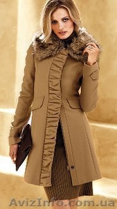 Осеннее пальто с меховым воротником #756683