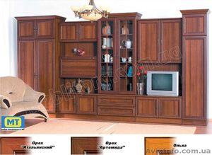 Элегантная стенка выполнена в классическом стиле #774591