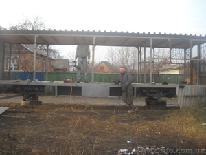 Крытый прицеп на тракторных колёсах #792313