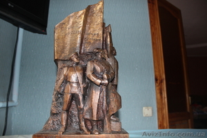 Бронзовая скульптура в честь провозглашения Советской власти на Украине #823678