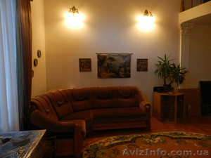 Здаю в оренду,  подобово,  1/2 особняка у м. Львові #874566