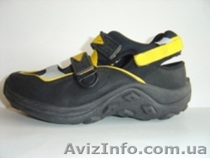 Спортивне взуття та кросівки розпродаж (нова) #873284