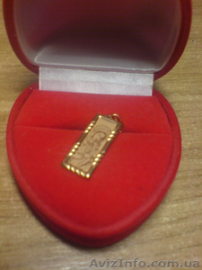 Золотой кулон с изображением Божьей матери #883828