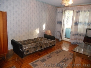 Сдам 1 ком квартиру м.Героев Труда,  за кинотеатром «Познань» #902380