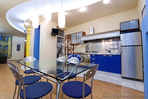 Отличная трёхкомнатная квартира в центре посуточно #902375