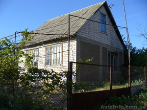 Продам 2-х этажную дачу с хоз. блоком на 4-х сотках,  возле речки #901079