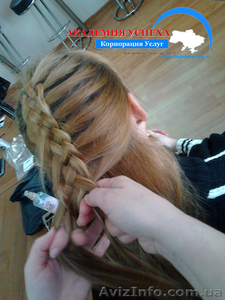 Скидка 15% на курсы плетения на волосах Академия Успеха #901729