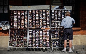 Оригинальная идея бизнеса: сезонная продажа очков #893562