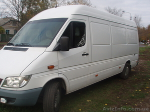 Водитель со своим автомобилем Mercedes #912657