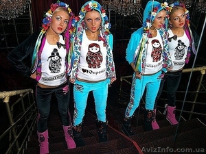 Костюм из велюра с венком и платочными вставками в стиле Лурдес,  Матрешка #913145