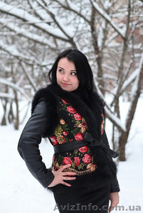 Жилетка из платочной ткани длинная с мехом песца в стиле Лурдес,  Матрешка #913677