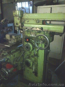 Продам универсально фрезерный станок 675П #937092