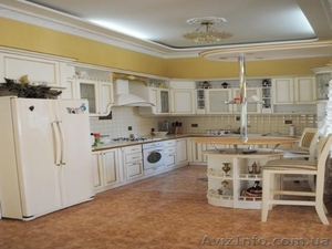 Продам красивый 3-х этажный дом на ул. Посмитного #924535