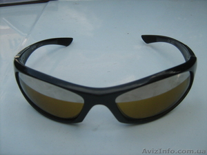 Очки-антифары снабжены двуступенчатой линзой #933704