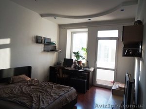 Отличная 3-х комн. квартира в крепкой сталинке,  ул. Б. Хмельницкого #950057