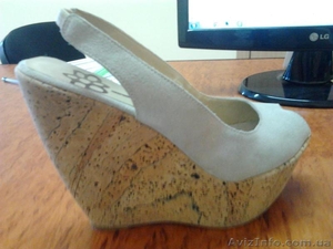 Замшевые босоножки на танкетке #942853