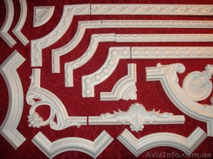 Молдинги - элементы декора для зонирования потолков и стен #942464