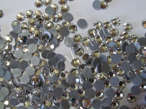 Продам термоклеевые стразы производства Aroshirva (Гонконг)  цвет Crystal #943684