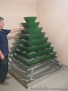 Многоярусная клумба для цветов и клубники #955517