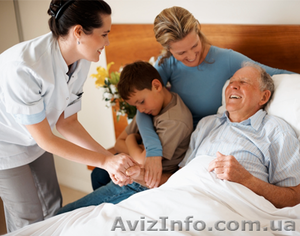 Замечательная сиделка с большим опытом работы с престарелыми людьми #977084