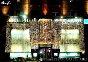 Оформление зданий гирляндами, новогоднее оформление дома, украшение фасада, окон #981125