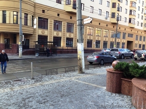 Продам магазин 160 м2 на Дмитриевской,  Киев,  центр,  фасад,  витрины,  Шевченков #985994