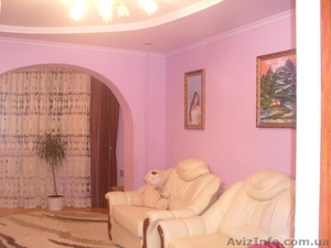 Эксклюзивная квартира с дорогим ремонтом со встроенной кухней #999801